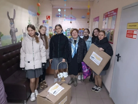 К МАЛЫШАМ С ПОДАРКАМИ