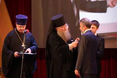 Епископ Муромский и Вязниковский Нил, вручение медалей