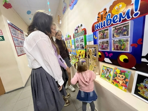 К МАЛЫШАМ С ПОДАРКАМИ