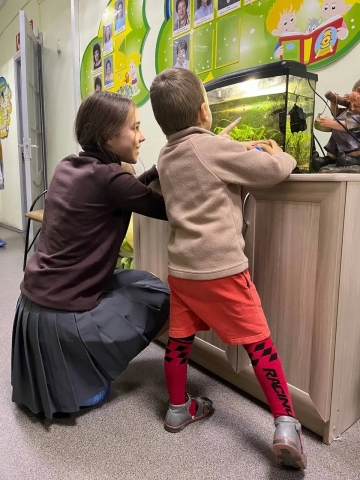 К МАЛЫШАМ С ПОДАРКАМИ