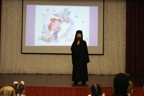 С ЛЮБОВЬЮ И БЛАГОДАРНОСТЬЮ: КОНЦЕРТ КО ДНЮ МАТЕРИ! 