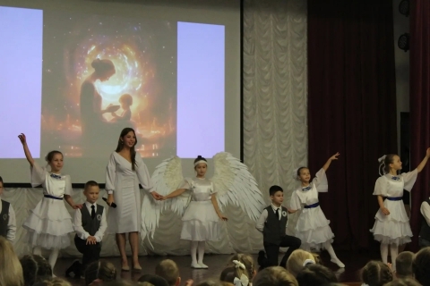 С ЛЮБОВЬЮ И БЛАГОДАРНОСТЬЮ: КОНЦЕРТ КО ДНЮ МАТЕРИ! 